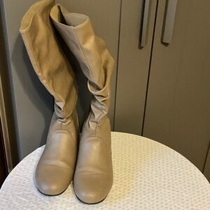 Women's Wide Calf Tan Boots Size 9 Like New